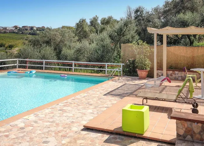 Gorgeous In With Swimming Pool Apartment Rom